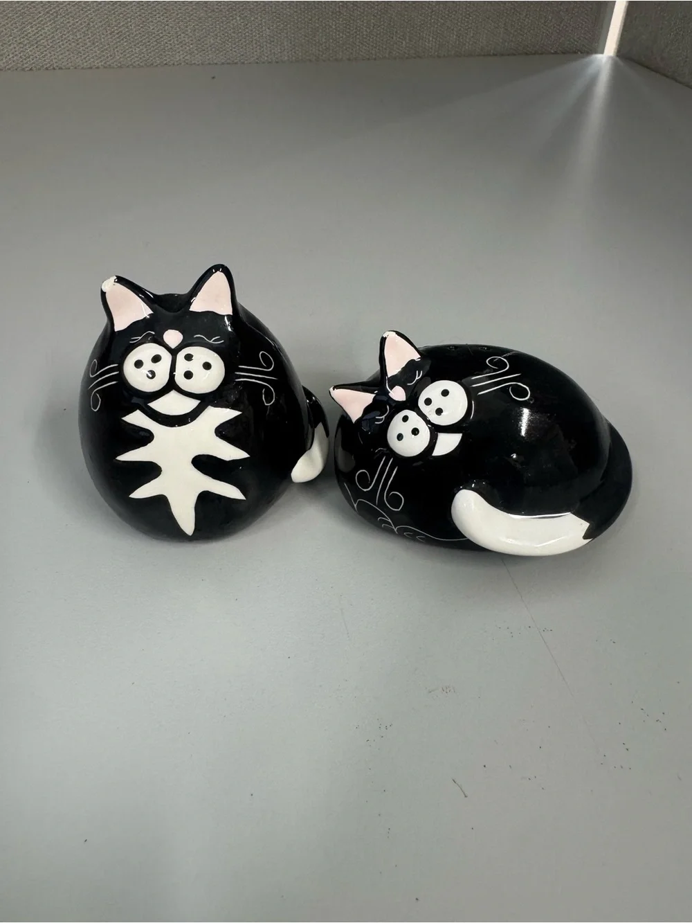 Black & White Ceramic Cat Salt & Pepper Shakers
